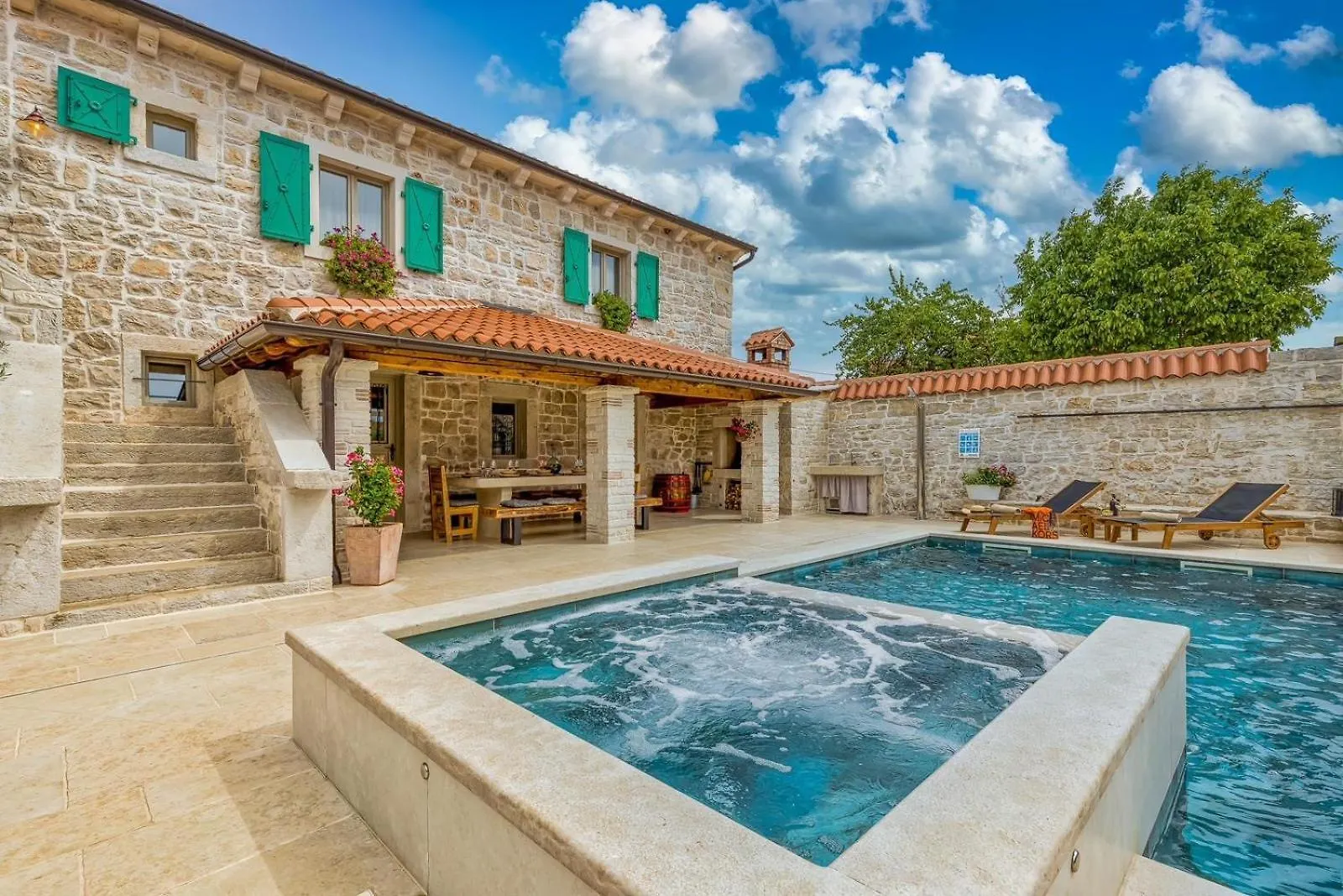 Rustic Villa Kata With Outdoor Pool In Sveti Lovrec Selina