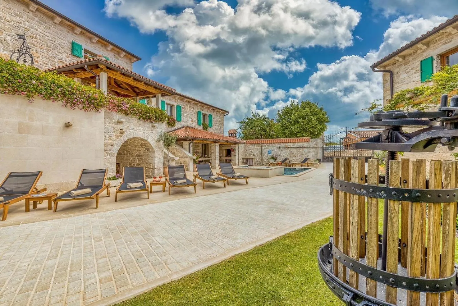 Rustic Villa Kata With Outdoor Pool In Sveti Lovrec Selina 0*,  Hırvatistan