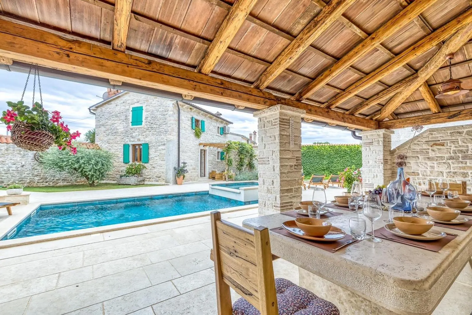 Rustic Villa Kata With Outdoor Pool In Sveti Lovrec Selina Chorvatsko