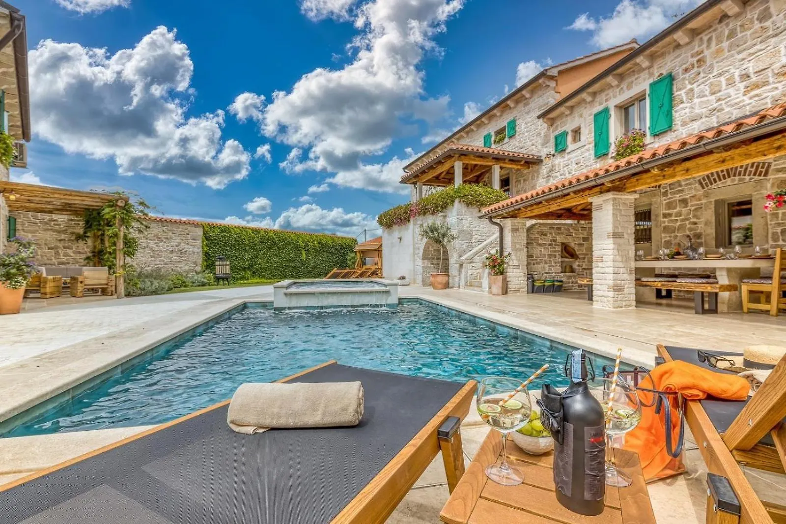 Rustic Villa Kata With Outdoor Pool In Sveti Lovrec Selina